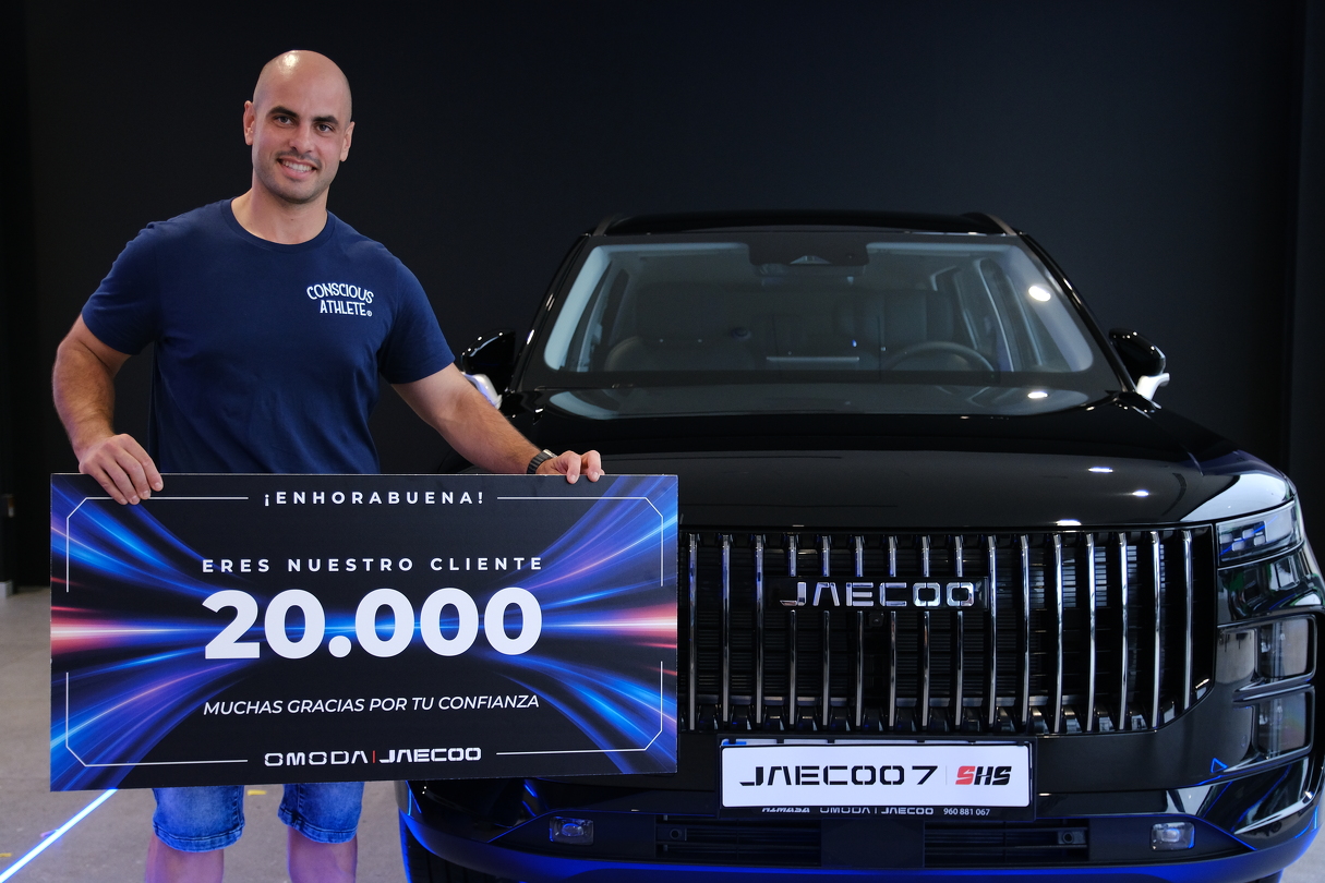 OMODA & JAECOO celebra un momento histórico con la entrega de su vehículo número 20.000 en Valencia